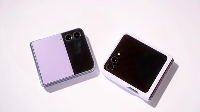 The Samsung Flip4 on the left and the new unveiled Flip5 on the right in comparison. The Flip5 now sports a gigantuous screen on the front. Why? Beats me!