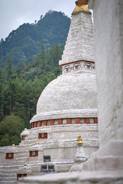The stupa at Chendebji