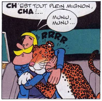 Clifton tient sa panthère dans les bras et la gratouille. La Panthère kiffe et est heureuse.
Clifton : "CH'est tout plein mignon, CHA ! ... Munu, munu ..."
La panthère ronronne.
