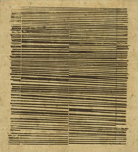 Zarina (Zarina Hashmi), print from the series “House with Four Walls”, 1991 // A black and white minimalistic geometric abstract print that looks like rumpled blinds: many horizontal stripes of different widths are crossed by three vertical lines, left, center and right. Next to this print is typed or signed in pencil the phrase: “On long Summer afternoons everyone slept.” // Чёрно-белый минималистичный геометрический абстрактный принт, похожий на помятые жалюзи: множество горизонтальных полос разной ширины пересечены тремя вертикальными линиями, слева, по центру и справа. Рядом с этим принтом набрана шрифтом или подписана карандашом фраза на английском: «Долгими летними днями все спали».