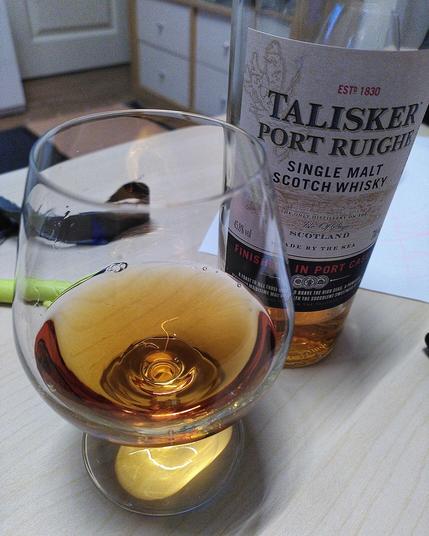 Talisker Port Ruighe und Cognacschwenker