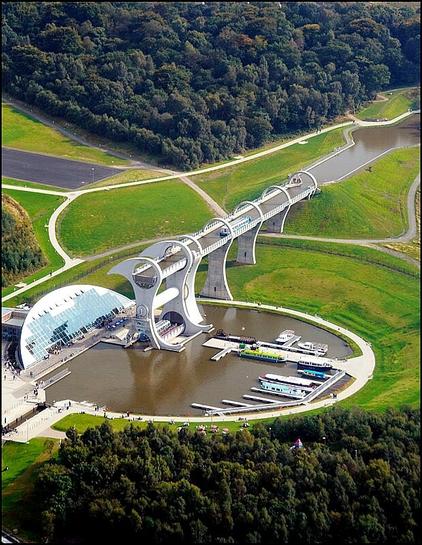 A canal that extends into empty space, where it suddenly turns into a rotating elevator in order to connect it with another canal dozens of yards below