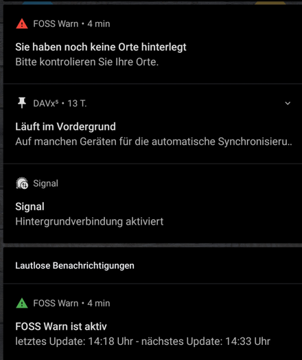 Benachrichtigungen am Smartphone als Screenshot. Ganz oben: Orte fehlen, ganz unten: Foss Waren ist aktiv. Beide Benachrichtigungen wurden vor vier Minuten erstellt/angezeigt.