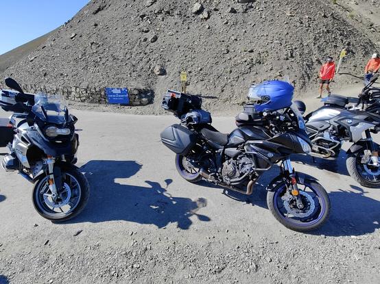 Nuestras motos en el Colle della Bonette