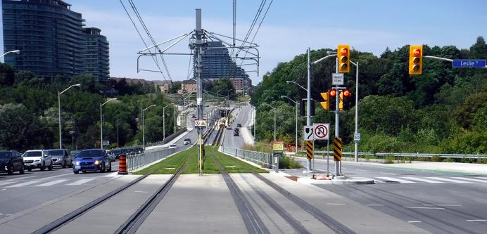 looking west along the LRT tracks on Eglinton at Leslie towards the Brentcliffe Portal