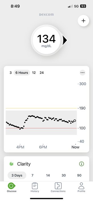 Shows the interface of dexcom’s G7 sensor. It is mostly white with black contrast to show a graph of glucose readings