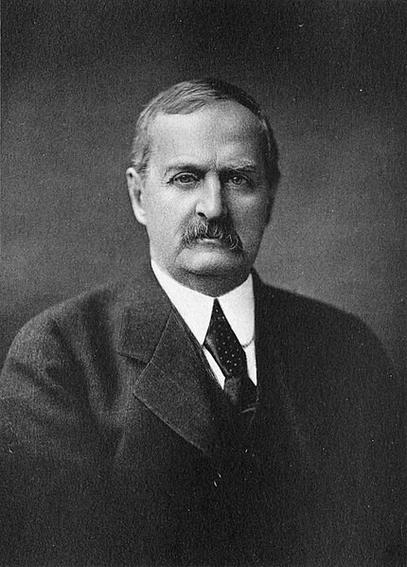 Formala foto je 1910 pri Chapman kun lipharo kaj malhela kompleto