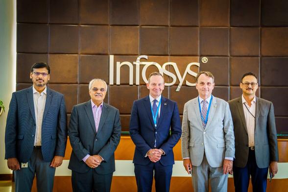 Volker Wissing beim Besuch bei Infosys in Bangalore, Indien.