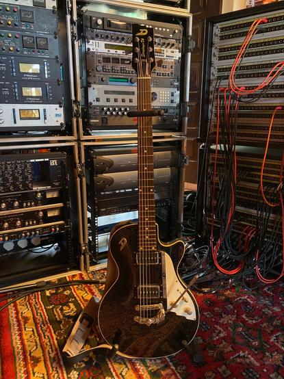 Duesenberg Starplayer D6 Baritone with custom House Of Tone Pickups in the Supertone studio.
