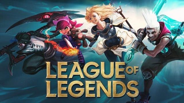 Imagen promocional de League of Legends, donde se ve un fondo abstracto de azul verdoso con estelas de energía (Hextech), y delante cuatro personajes del juego.

De izquierda a derecha son Kayn, un hombre medio demonio con una guadaña enorme que tiene un ojo rojo; Annie, una niña con ropas moradas, diadema de gato rosa y pelo rojo que mira con malicia y sostiene en una mano un peluche de oso y en la otra fuego; Lux, una mujer joven rubia y sonriente que viste armadura ligera plateada con telas blancas en los hombros y caderas y sostiene un bastón mágico de una mano; y por último Ekko, un adolescente de pelo punky blanco y pintado en la cara de blanco un reloj de arena, viste pantalones anchos y sudadera con capucha roja, en la espalda una especie de cilindro de energía Hextech y en las manos una especie de espada de energía Hextech