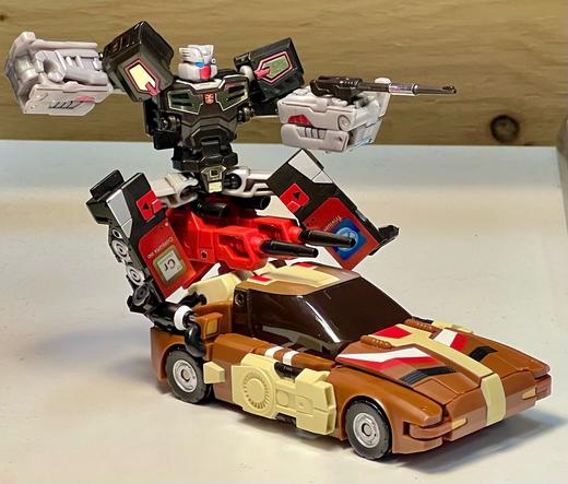 Rewind the cassettebot riding Chromedome (in vehicle mode).