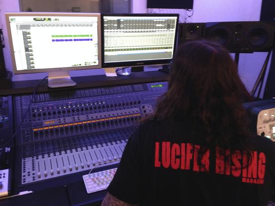 Arkadius am Mischpult in Martins Studio