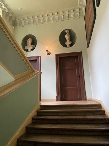 Treppenaufgang- Absatz auf halber Treppe