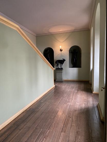 Blick von der Eingangstür zur Treppe