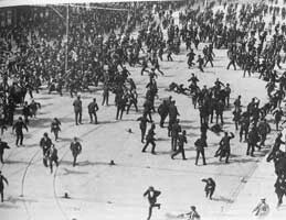 Dublin Metropolitan Police break up a large union rally during the Dublin lock-out. By Joseph Cashman - Source: http://images.google.ie/images?q=1913+lockout&amp;hl=ga&amp;btnG=Cuardaigh+%C3%8Domh%C3%A1nna *Credit and copyright: © RTÉ Stills LibraryRTÉ image ref no: 0510/033Collection: RTÉ Cashman Collection, PD-US, https://en.wikipedia.org/w/index.php?curid=4643661