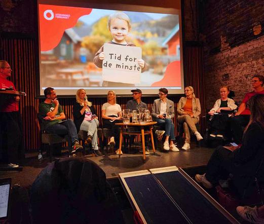 Skolepolitisk debatt hos Utdanningsforbundet. Moderert av leder Marianne Lange Krogh, i panelet: 

Hallstein Bjercke (V)
Eivor Evenrud (AP)
Ingeborg Bjørnevik (FrP)
Meg (MdG)
Mehmet Kaan Imran (FrP)
Anita Celin Nymark (FP)
Synne Lerhol (SP)
Jorunn Folkvord (R)

Off camera:
Ingvild Halderåker (KrF)
Sunniva Holmås Eidsvoll (SV)