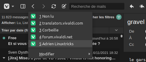 Copie d'écran des boutons de navigation suivant/précédent disponible dans le client mail intégré à Vivaldi Desktop, qui permettent de revenir aux boites, vues, filtres ou flux précédemment consultés.
