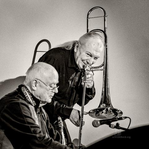 Conny Bauer und Ernst-Ludwig Petrowsky - Photo: Frank Schindelbeck Jazzfotografie