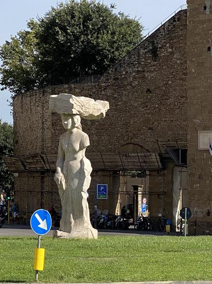 Original photo of the statue in front of one of the Boboli’s gardens entry.
