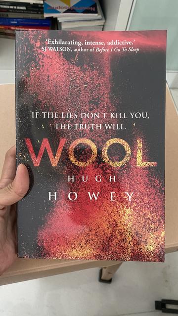 Book cover of Wool by Hugh Howey