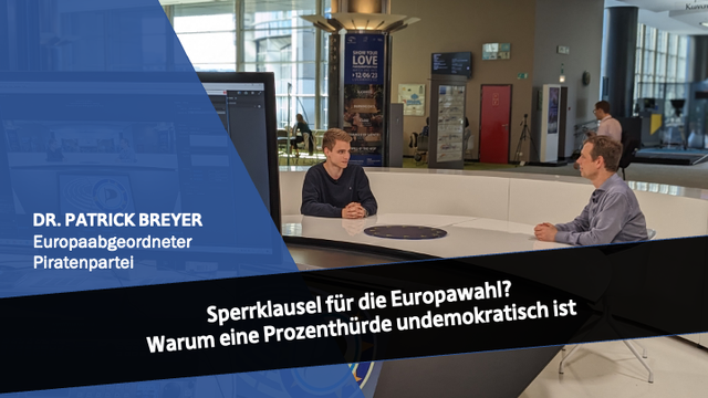 Thumbnail: Im Hintergrund ist ein Fernsehstudio zu sehen, am Tisch sitzen Lukas Küffner und Patrick Breyer. Links im Bild steht "Dr. Patrick Breyer, Europaabgeordneter, Piratenpartei". Unten ist ein schwarzes Banner auf dem steht: "Sperrklausel für die Europawahl? Warum eine Prozenthürde undemokratisch ist"