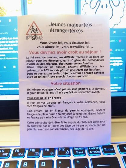 Accès #titredesejour 

Ce flyer n'est pas dans la boîte à outil https://reseau-resf.fr/-Boite-a-outils-, alors je le mets là

#JEUNES MAJEUR(E)S ÉTRANG(ERE)S

Vous devriez avoir droit au séjour !

La loi rend de plus en plus difficile l'accès à un titre de séjour pour les #étrangers, qu'il s'agisse des demandeurs d'#asile ou des #migrants, des jeunes ou des #familles.

Votre situation

Un #mineur #étranger n'est pas un #sanspapier ; il le devient le jour de ses 18 ans s'il n'a pas fait de démarche avant.
1/n

Vous êtes né(e) en France

Si l'un de vos #parents est #français à votre naissance, vous êtes français de droit.

Tout #enfant, né en #France de parents #étrangers, devient français de plein droit à sa #majorité à condition d'avoir habité en France au moins 5 ans depuis l'âge de 11 ans.

Cette démarche doit être faite auprès du #Tribunal d'#Instance du domicile par le #jeune dès l'âge de 16 ans ou sinon par ses parents, avec son consentement, dès l'âge de 13 ans.
2/n

Vous êtes arrivé(e) en #France avant 13 ans

Vous devez demander un #titredesejour  "Vie Privée et Familiale" dès votre 18ème anniversaire (16 ans si #apprentissage ou #contratdetravail). Si vous résidez en France avec l'un de vos #parents, vous êtes normalement assuré de l'obtenir.

Ceci n'est pas valable pour les #Algériens et #Tunisiens qui doivent être arrivés avant 10 ans pour avoir un accès de droit au #séjour.
3/n