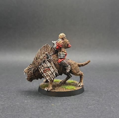 Left view, gothmogs shield and sword are hanging from the reigns of the warg