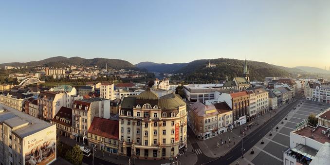 Blick aus dem Interhotel Bohemia auf das Zentrum von Ústí nad Labem (Tschechien) bei Sonnenaufgang.