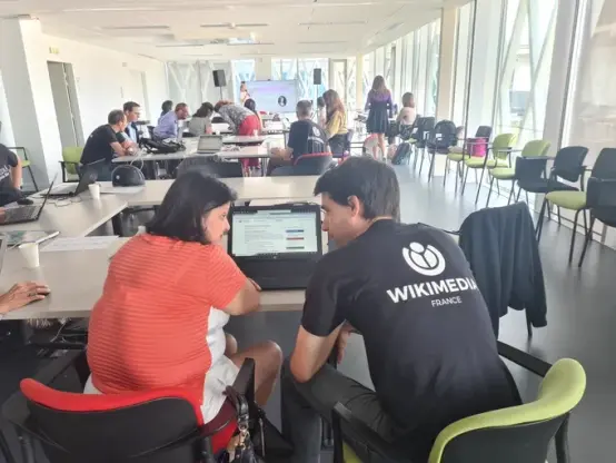 Photographie de l'editathon des Archives nationales en partenariat avec Wikimedia France et Les Sans Pages
