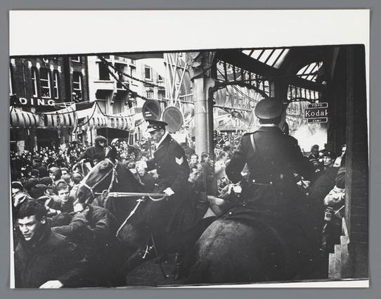 Rellen bij het huwelijk van prinses Beatrix en prins Claus, Amsterdam, Ed van der Elsken, 1966