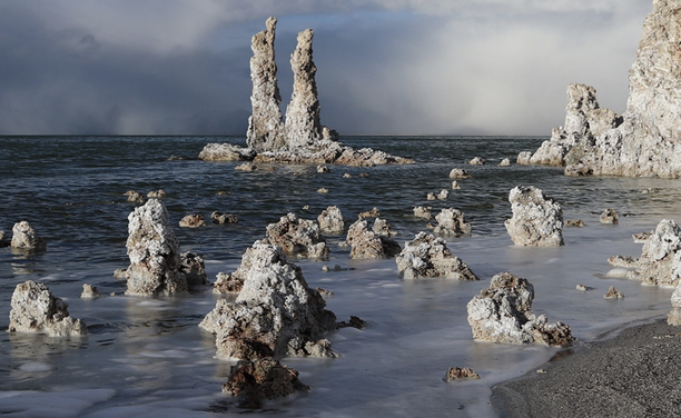 Tufa towers at Mono Lake, from :
https://www.monolake.org/learn/aboutmonolake/naturalhistory/tufa/