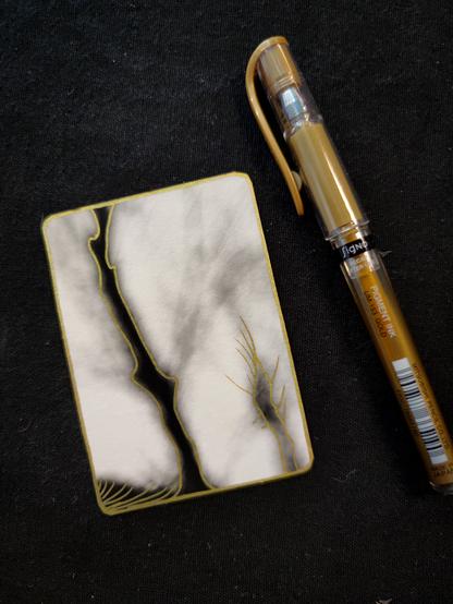 une carte et un stylo