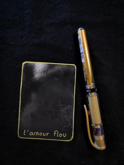 une carte et un stylo