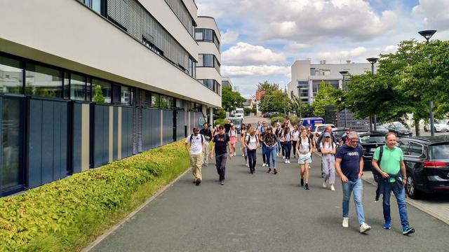 Start zum BusinessTrail.
Aufgabenstellung des Managements: "Entwickelt die Strategie für das nächste Jahr!"