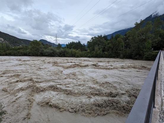 Das Bild zeigt eine Aufnahme vom Hochwasser im Inntal aus dem Jahr 2023. Aufnahme von Thomas Möller / DWD