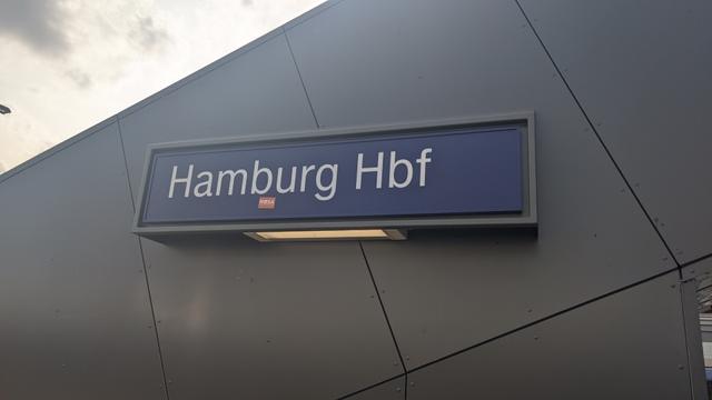 Hamburg Hbf station sign