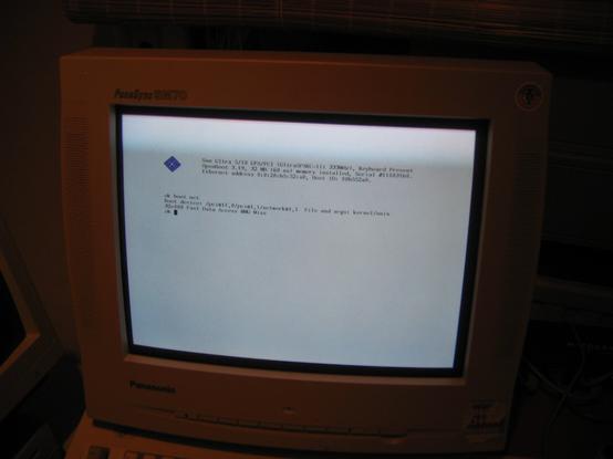 Sun Ultra 5/10 UPA/PCI (UltraSPARC-IIi 333Mhz)
PROM ok prompt.