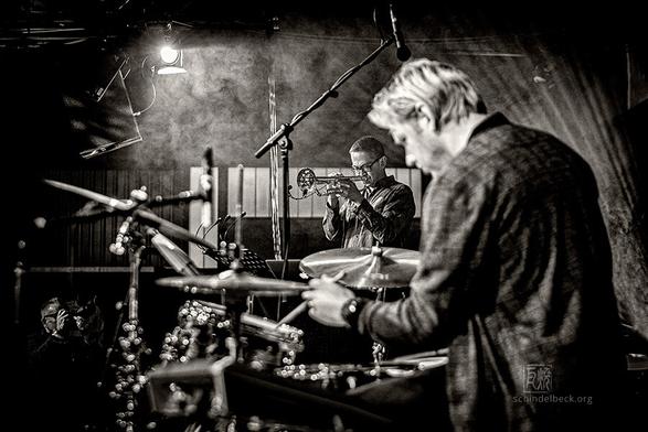 Cuong Vu und Ted Poor beim Jazzfestival Saalfelden 2022 - Photo: Schindelbeck