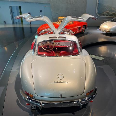 Mercedes 300 SL #mercedes #mercedesbenz #300sl #300slgullwing #300slflügeltürer #mercedesbenzmuseum #stuttgart #germany #europa #europe #deutschland #reisen #travel