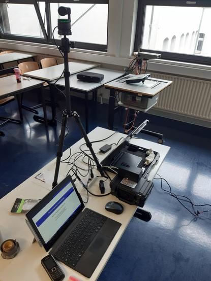 Laptop, Kabel, Beamer
