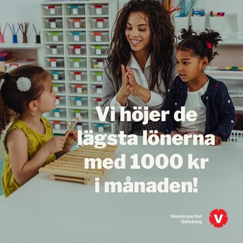 Barnskötare med 2 förskolebarn och texten "Vi höjer de lägsta lönerna med 1000 kr i månaden!"