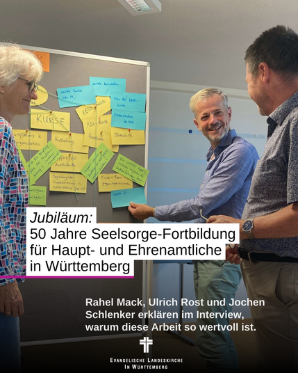 eDas Bild zeigt mehrere Personen bei einer Fortbildung und dazu den Text: "Jubiläum: 50 Jahre Seelsorge-Fortbildung für Haupt- und Ehrenamtliche in Württemberg - Rahel Mack, Ulrich Rost und Jochen Schlenker erklären im Interview, warum diese Arbeit so wertvoll ist."