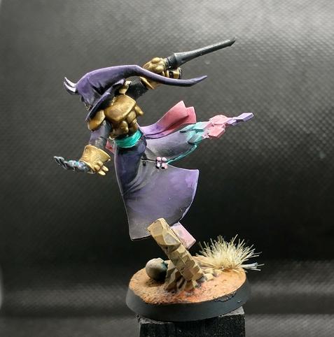 A harlequin solitaire miniature from the rear