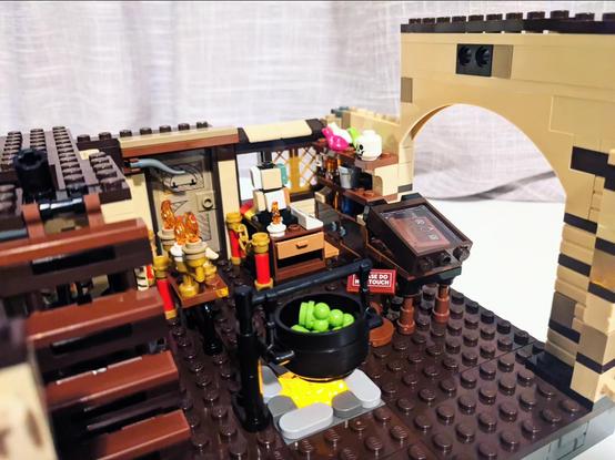 Hocus Pocus Lego set: Interior of the cottage including the cauldron and Spellbook