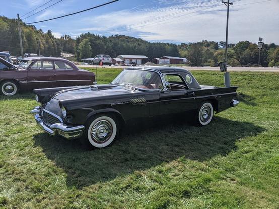 Photo of an old black Ford Thunderbird car.