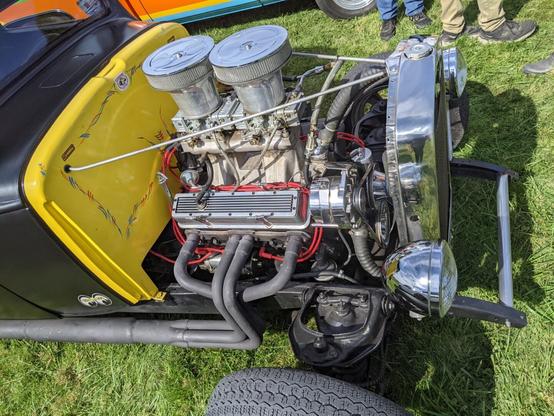 Photo of the vintage black hot rod cars engine.