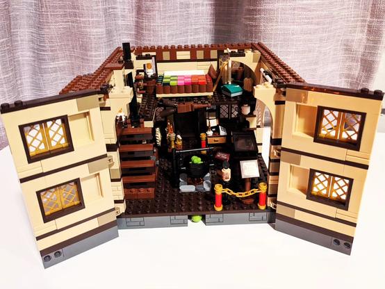 Hocus Pocus Lego set - exterior wall of the Sanderson cottage, open to show the interior