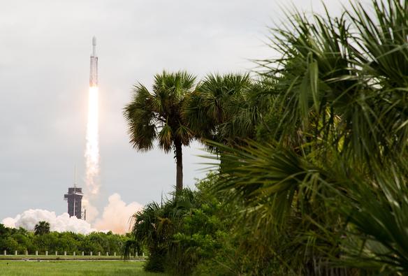 Psyche_Launch_(NHQ202310130013).jpg