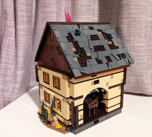 Hocus Pocus Lego set - cottage with completed roof