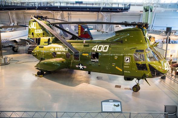 Boeing-Vertol Ch-47 #photography #1boeingch47chinook2vertol3tandemrotor4heavylift5westernhelicopters6chinookpeople7oregon8washington9v10710yhc1a11sikorskych37mojave12gasturbine13ych1b14ch47a15ch47d16c130hercules17royalairforce18boein #airandspace #aircraft #airplanes #avgeek #aviationphotography #planes #smithsonian #highlight #stevenfudvarhazycenter (Flickr 08.07.2016) https://www.flickr.com/photos/7489441@N06/27575517633